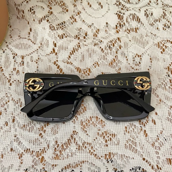 Gucci, Italy, Oversized Black Sunglasses with Original Box and Soft Case - Picture 9 of 11
